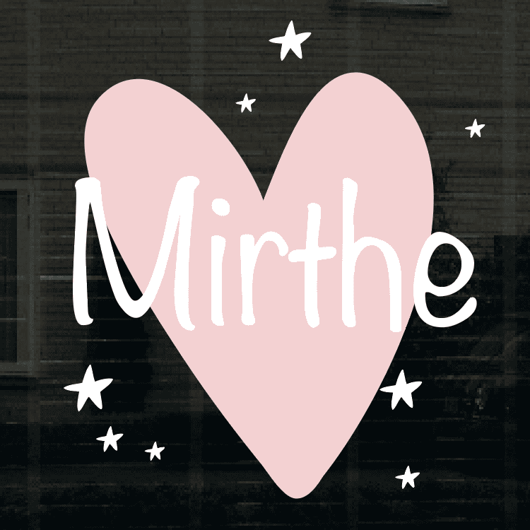 Geboortesticker hartje op het raam met tekst Mirthe